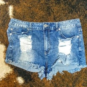 Sz 11 Jalate distressed cutoff jeans